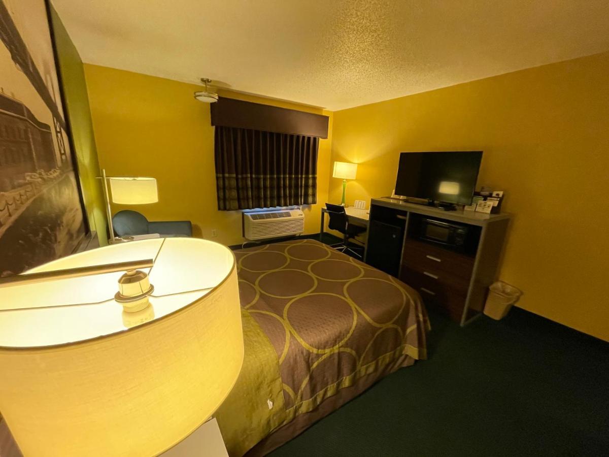 Super 8 By Wyndham Van Buren/Ft. Smith Area Bagian luar foto