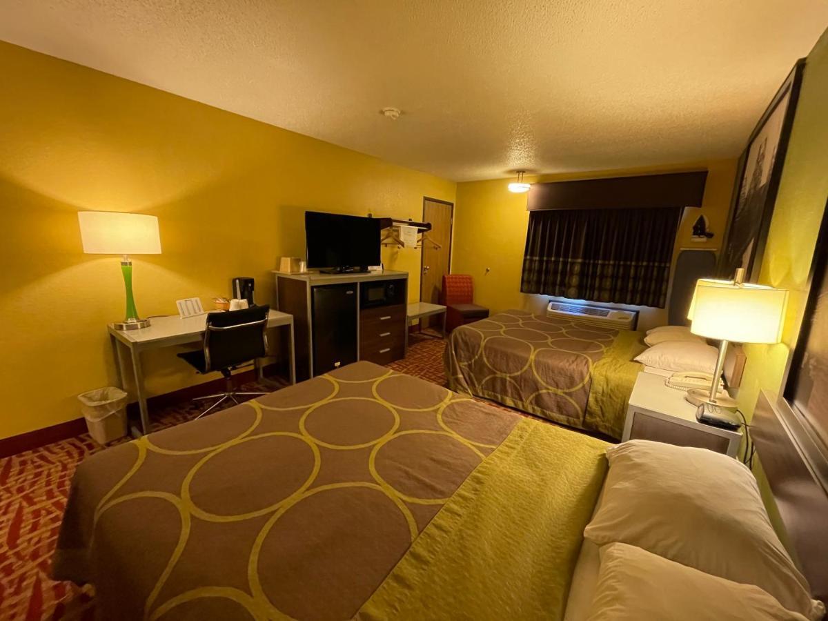 Super 8 By Wyndham Van Buren/Ft. Smith Area Bagian luar foto