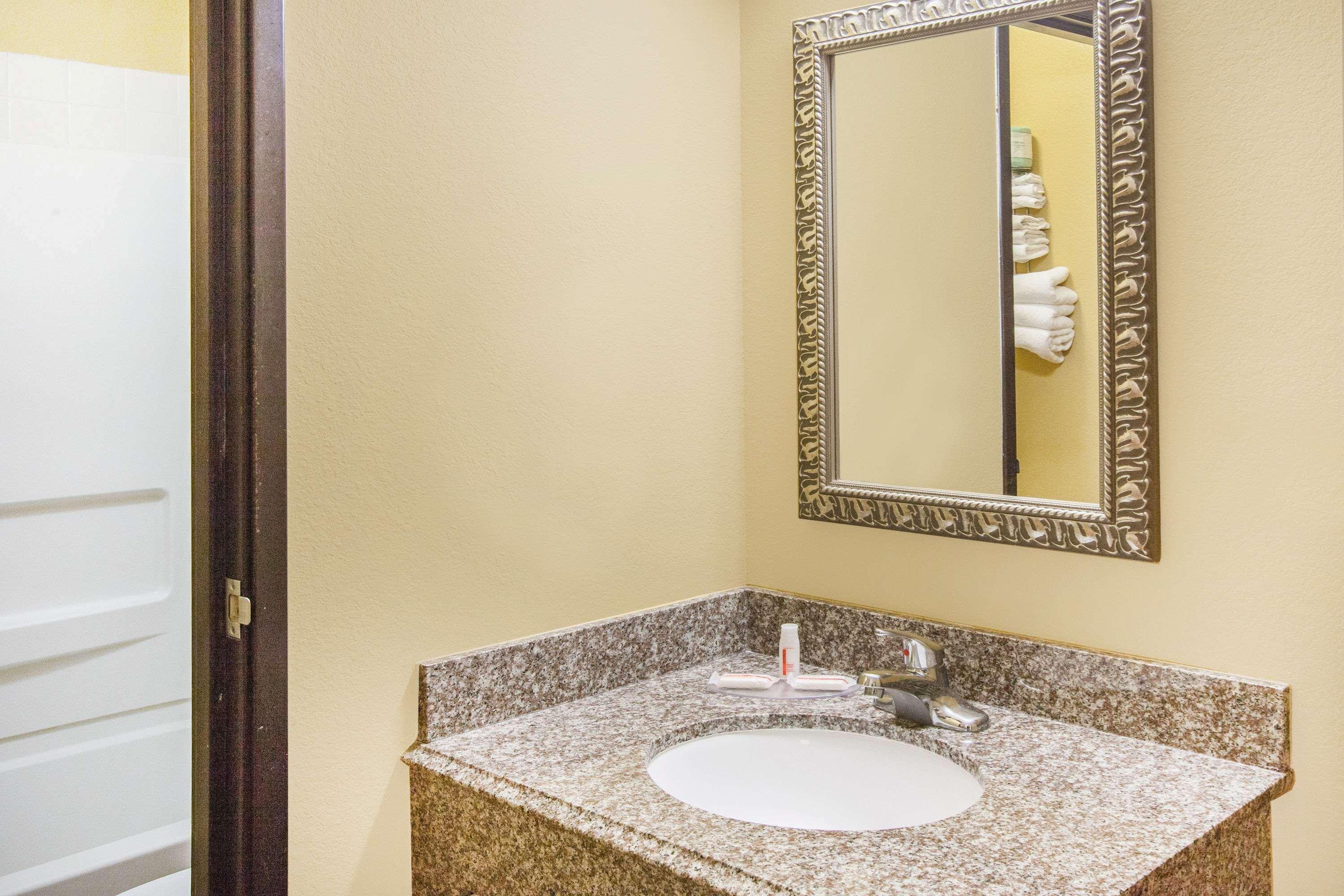 Super 8 By Wyndham Van Buren/Ft. Smith Area Bagian luar foto